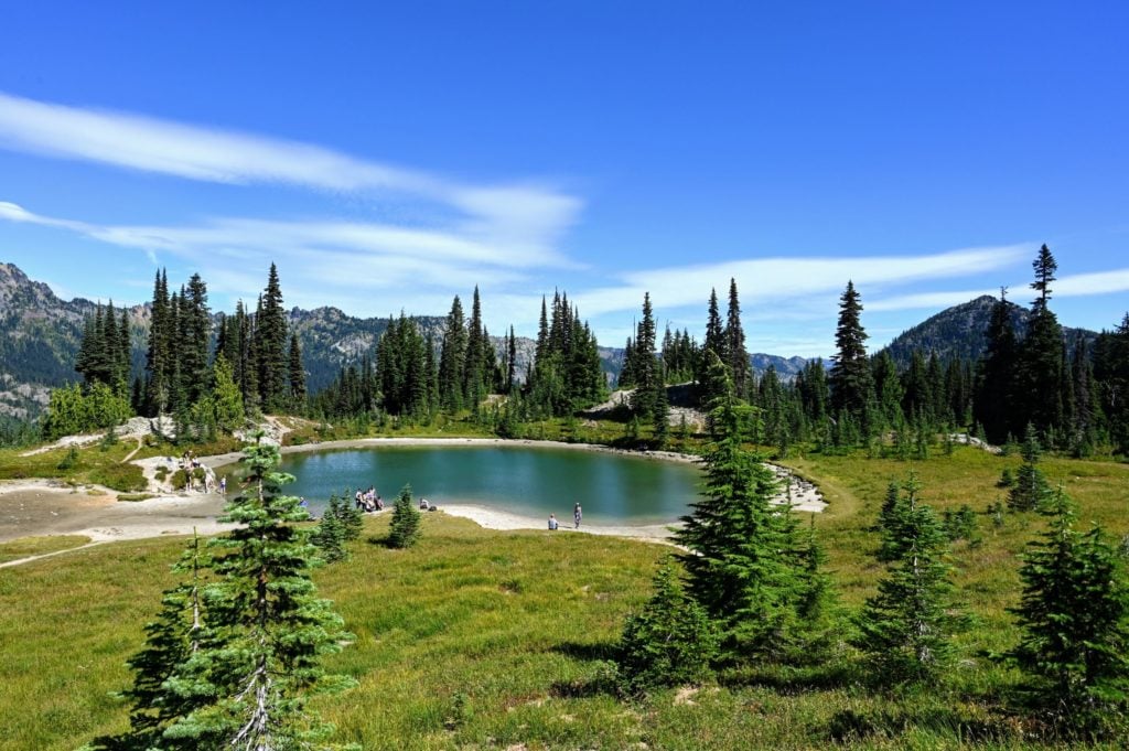 alpine lake on Naches peak trail