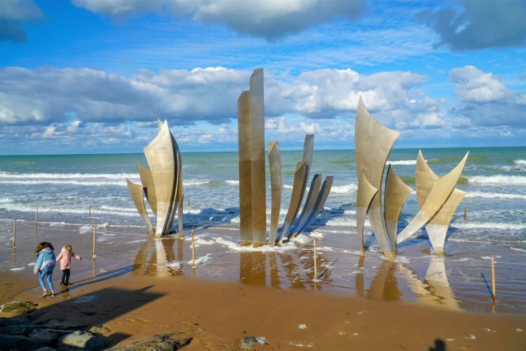 Les Braves D-Day Sculpture