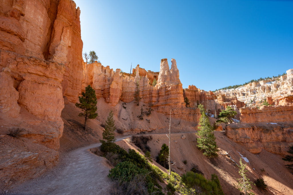 Hoodoos along hiking trail in Bryce Canyon