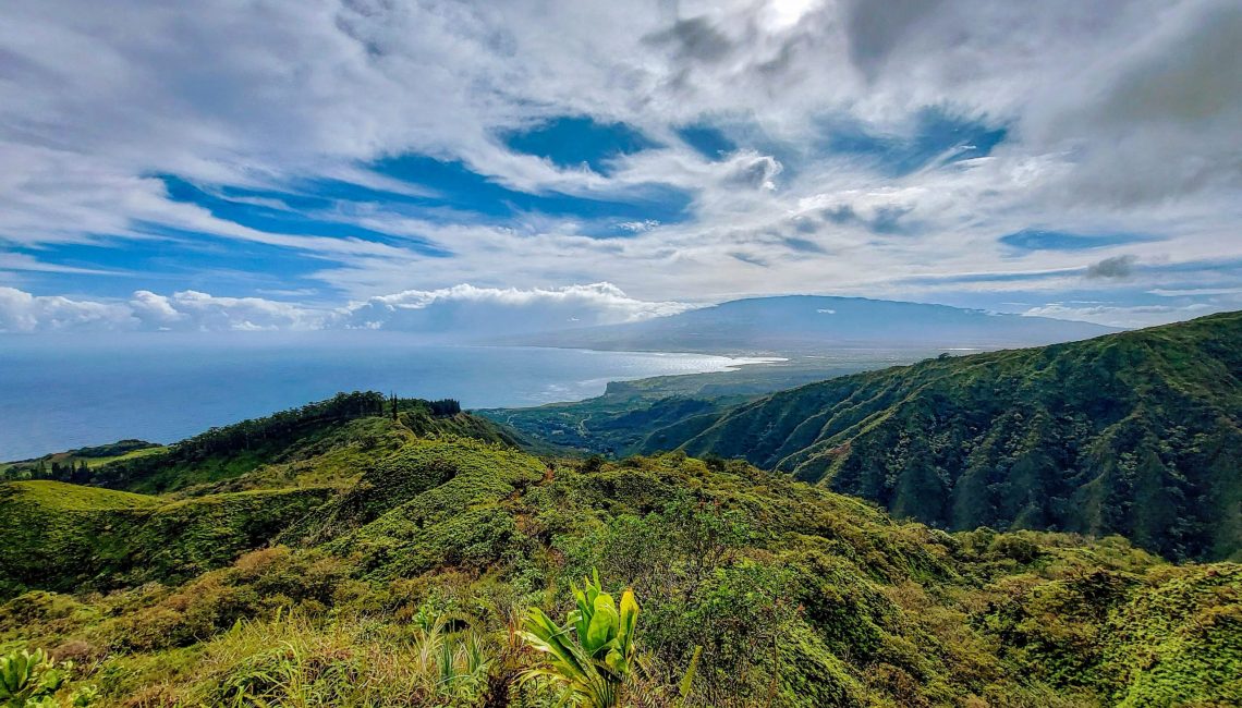 waihee ridge trail view feature